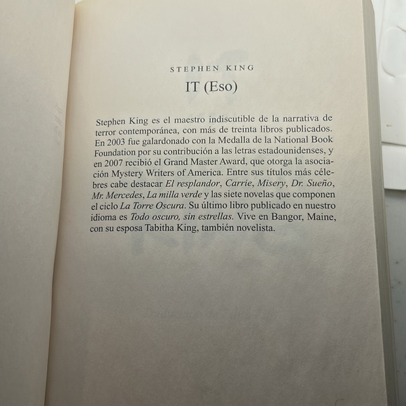 Stephen King “IT” in Spanish paperback - Picture 2 of 5